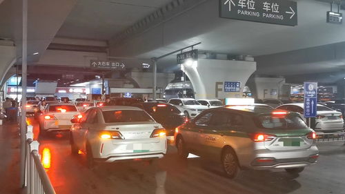 2元調(diào)度服務(wù)費(fèi)取消后，鄭州東站P5停車場為何更堵了？